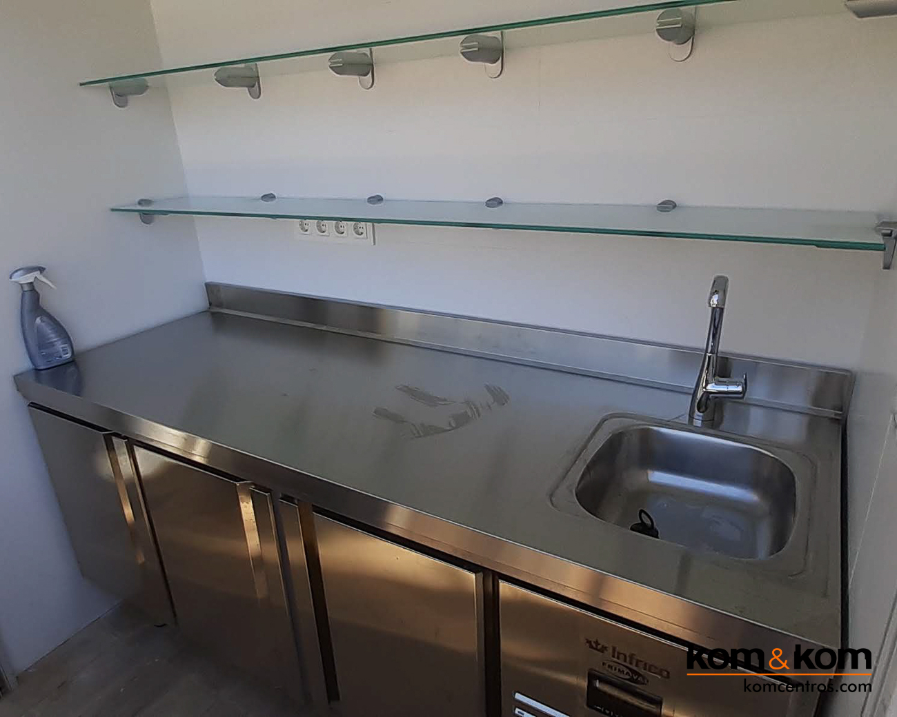 Highbar: Terraza Chill Out en la Azotea del hotel Odissey Room en el centro de Alicante. Proyecto Integral de Kom&Kom